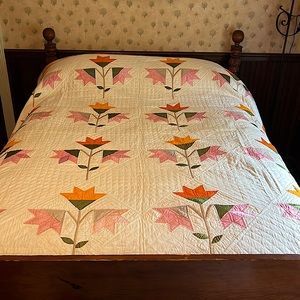 Vintage Circa 1920 “No. Carolina Lily “ quilt. Great Decorator quilt